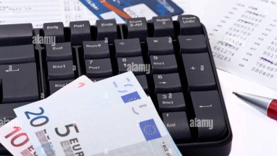 Online transfer tool hi-res stock photography and images - Alamy